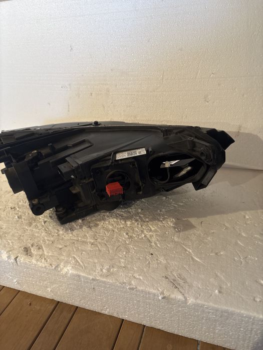 Ляв фар VW PASSAT B8