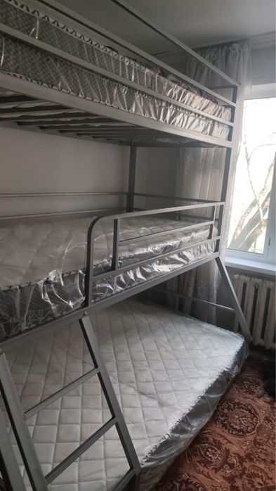 Продам кровать трехяростную