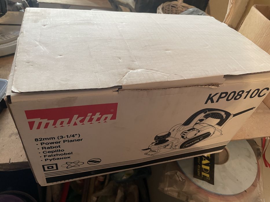 Makita KP0810C  электрорубанок