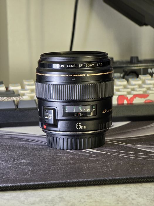 Объектив Canon EF 85mm 1.8