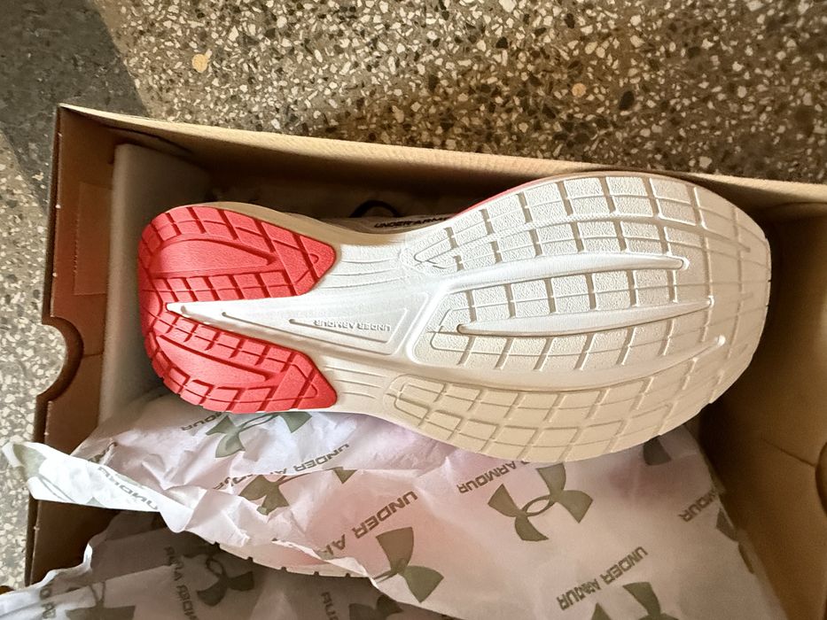 Нови маратонки Under Armour Velocity Pace