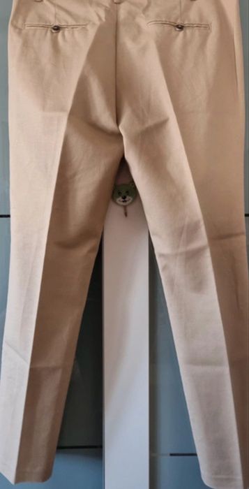 Pantaloni Zara  potriviti in orice sezon Detalii in privat .