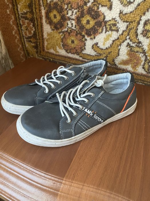 Продам кеды на мальчика