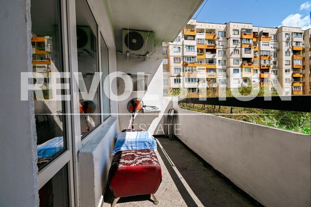 Двустаен апартамент в ж.к. Люлин 9