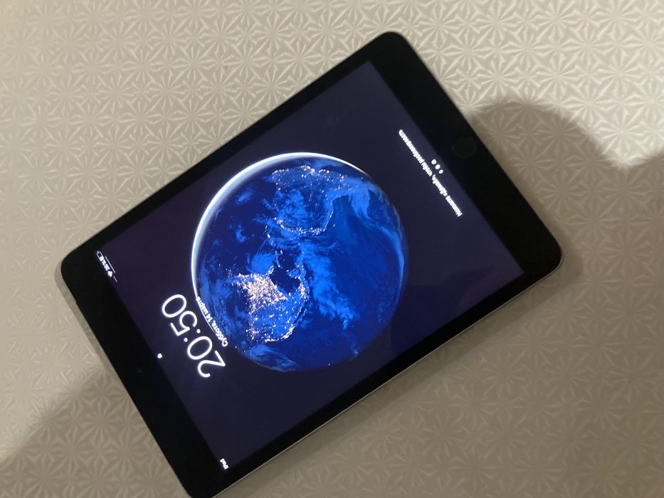 Продаю Айпад мини 3