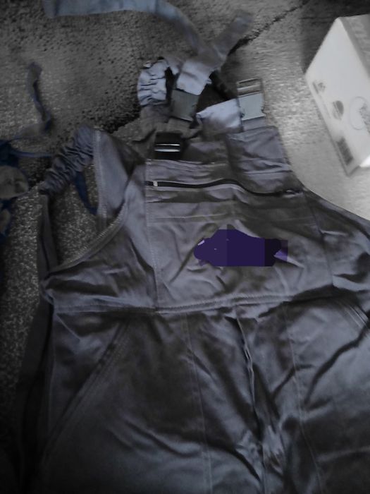 Haine de lucru ieftine  și  noi