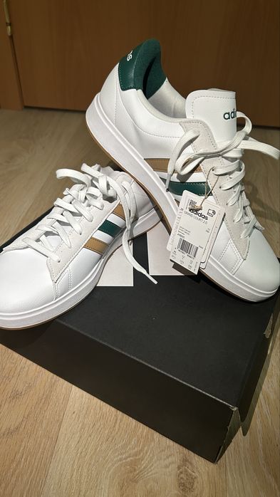 Кроссовки adidas