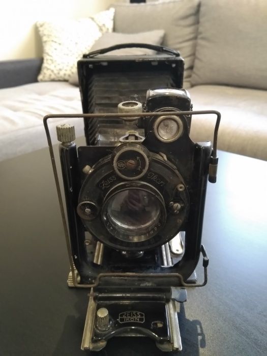 Античен фотоапарат ,