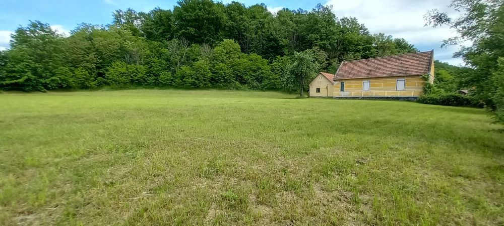Casă lntre Petriș și Săvârșin 6400 mp intravilan lntabulat zonă foarte bună