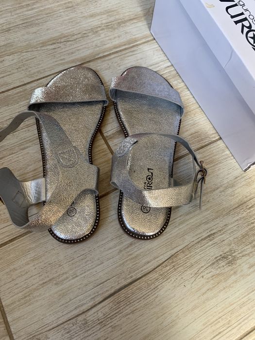 Дамски сандали