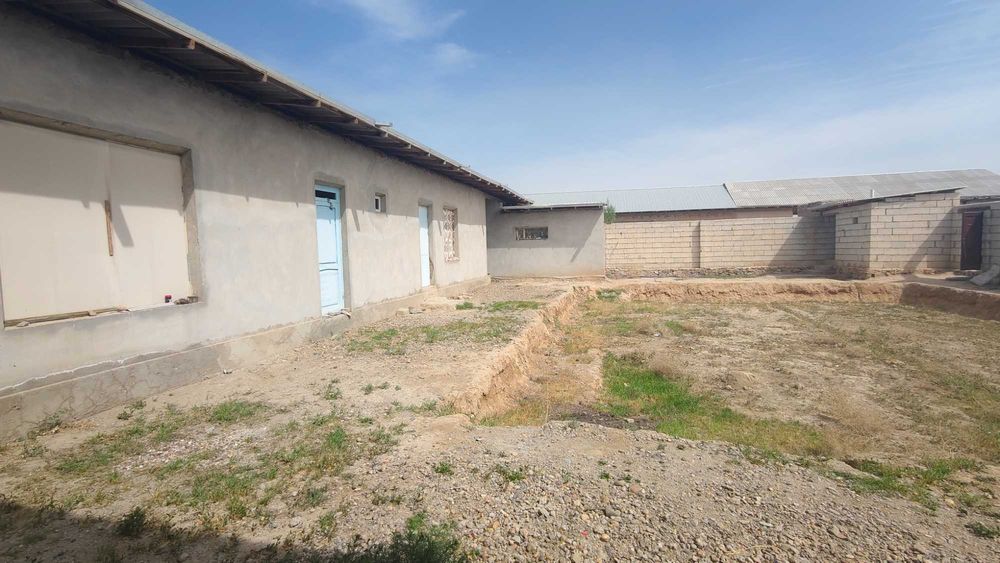 Hovli sotiladi. KUMUSHKON MFY