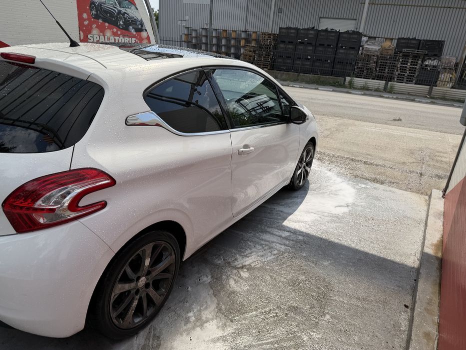 PEUGEOT 208 2013 — imagine 3