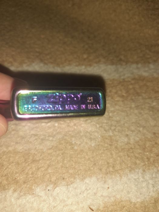 Se vinde bricheta Zippo