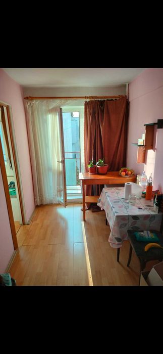 Închiriez garsoniera