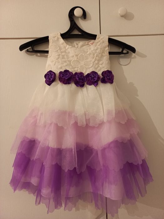 Нарядные платья на девочек и подростков