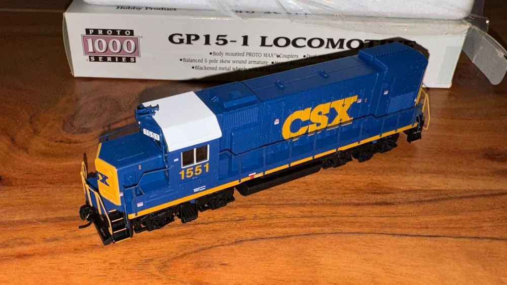 Macheta Locomotiva americana H0 Ho EMD GP15-1 CSX  1:87 DC