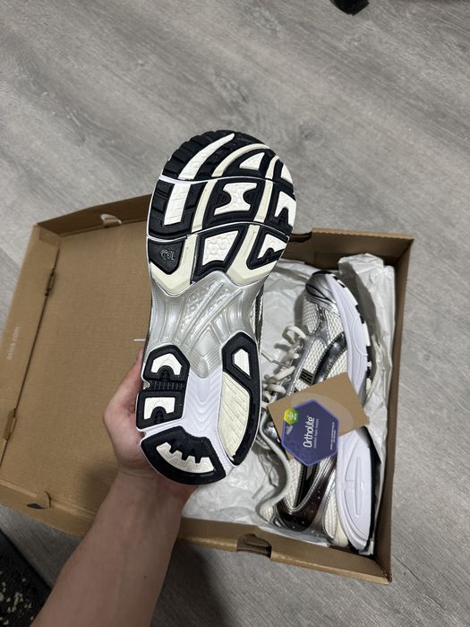 ASICS Gel Kayano 14 43.5 Cream/Black