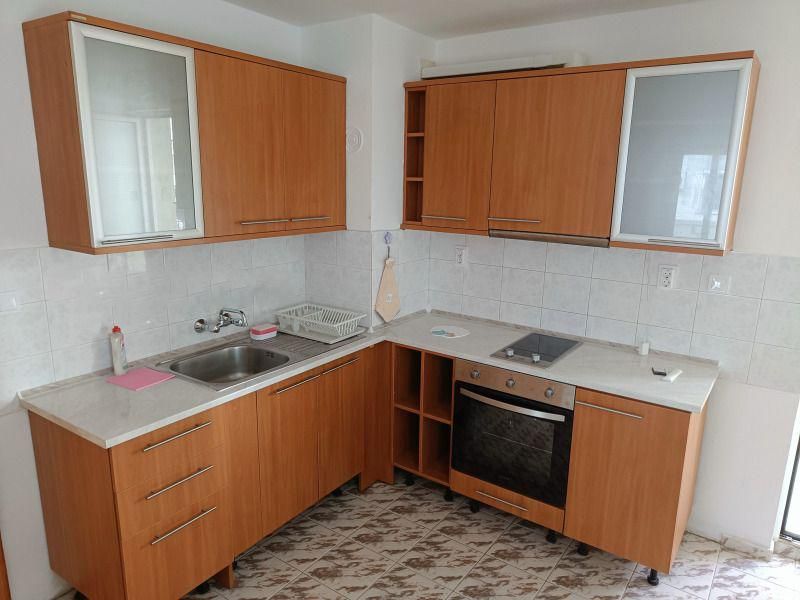 Дава се под наем Тристаен апартамент в Пловдив, Младежки Хълм - 130 кв.м за 598.23 € - Снимка #2