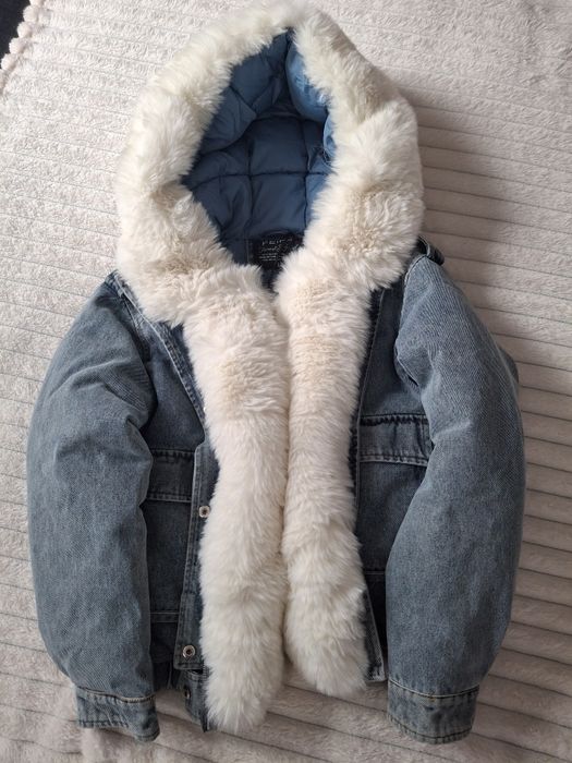 Дънково яке с голям пух, по етикет L но отговаря на S/M.