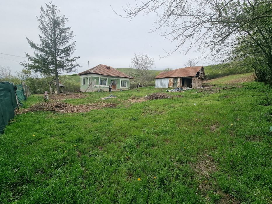 Casa+Teren de vânzare