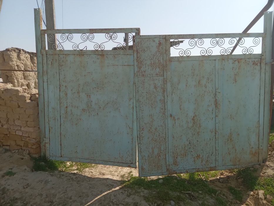 Ikkita temir darvoza sotiladi