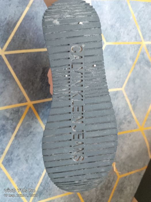 Кроссовки торг есть