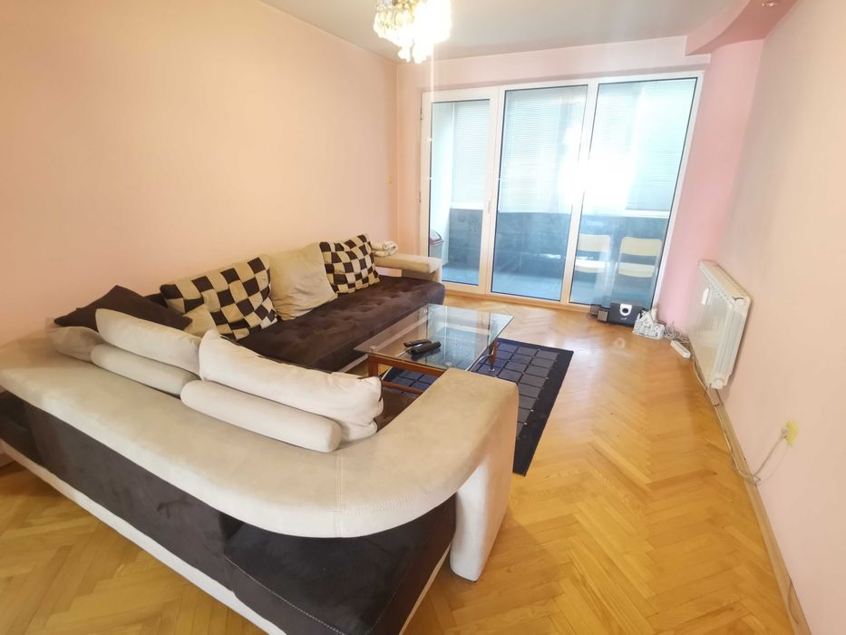 Дава се под наем Тристаен апартамент в София, Младост 2 - 120 кв.м за 561 € - Снимка #1