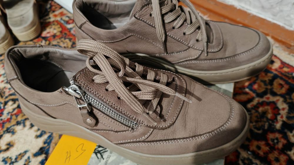 Кросовки обувь продам