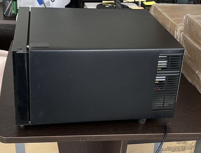 Продаю винный шкаф kitfort