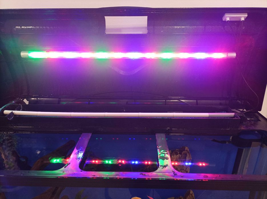 Продавам аквариум с шкаф