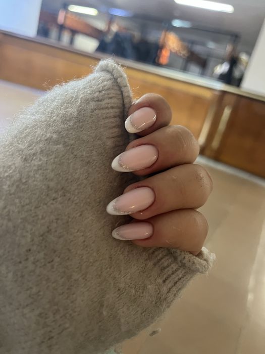 Начинающий мастер маникюра