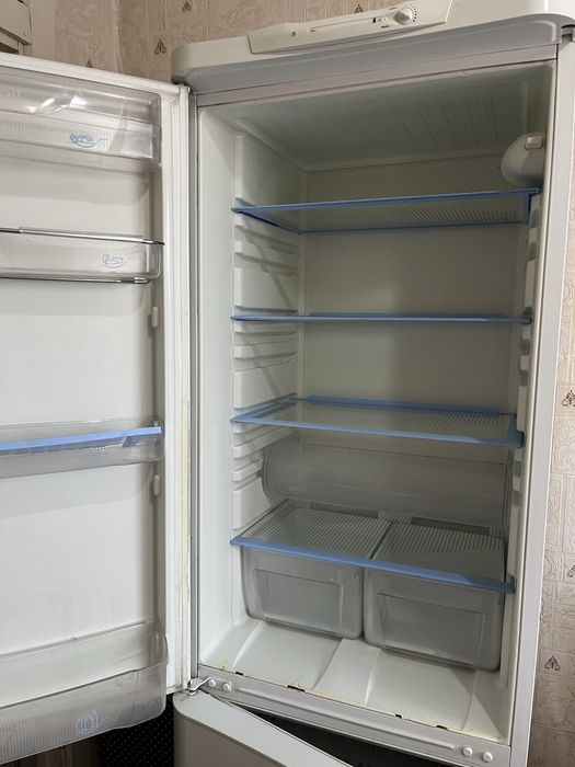 Холодильник Indesit