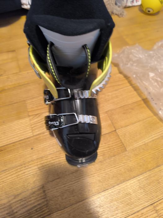 Ски обувки Rossingnol и каска Uvex (детски)