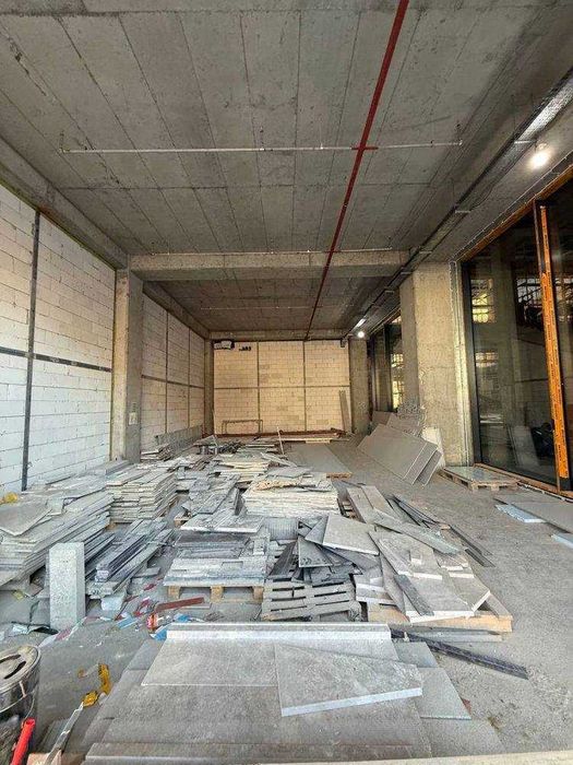 Первая линия 560 м2 в Piramit Mall ул Бобура 1-нотариальня Аэропорт