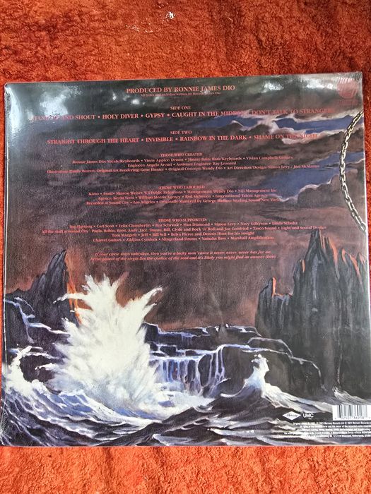 Продается виниловая пластинка DIO Holy Diver