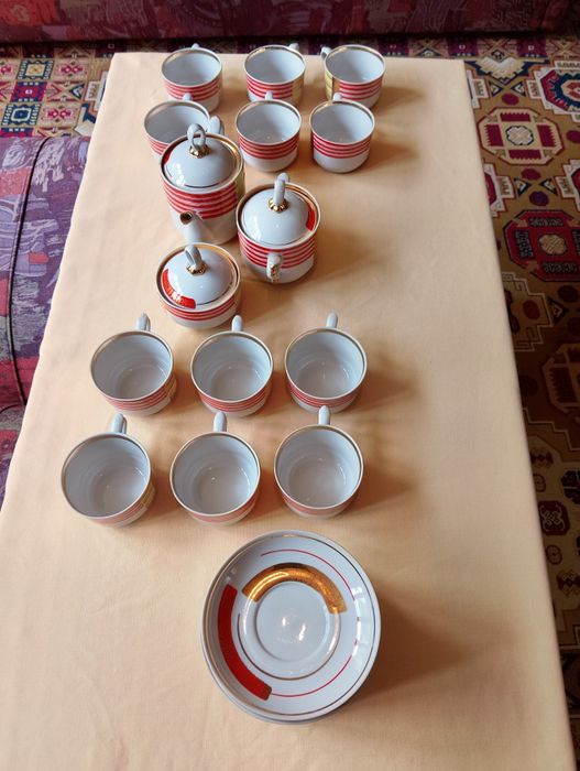 Много красив руски сервиз за чай