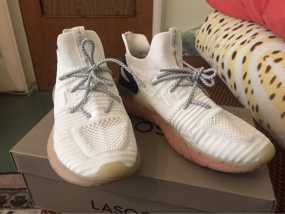 Adidasi Tenth sport gen yeezy