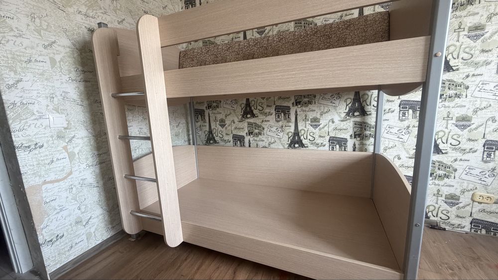 Двухъярусная кровать