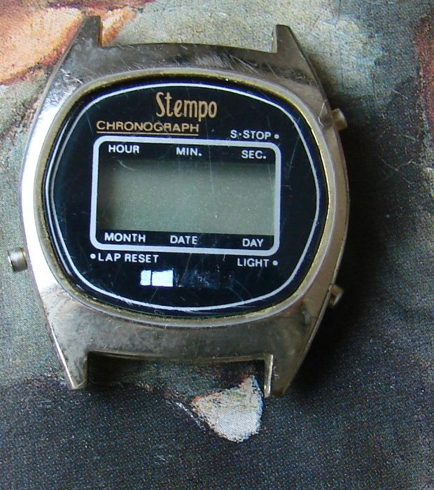 Продавам за колекционери стари часовници /работещи/ над 50год.