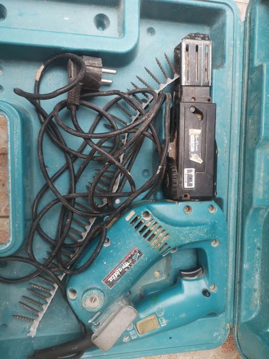 Makita 6833 Автоматичен Винтоверт за Гипс Картон