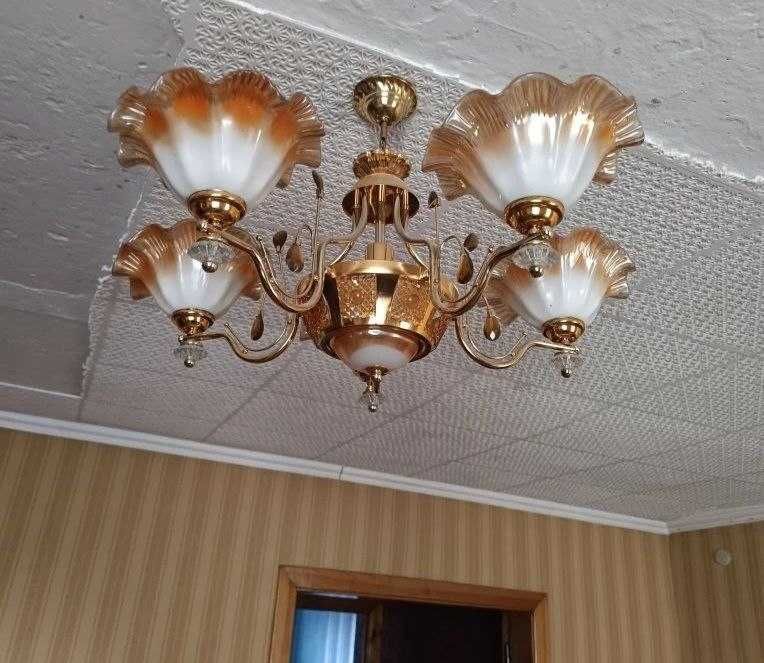 Продам люстры (2 шт.), срочно