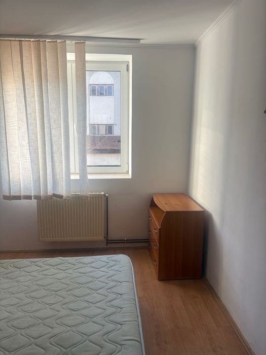 Inchiriez apartament