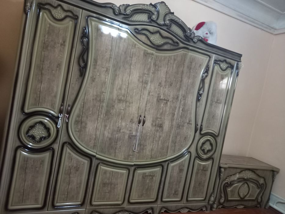 Mebel spalni shkaf