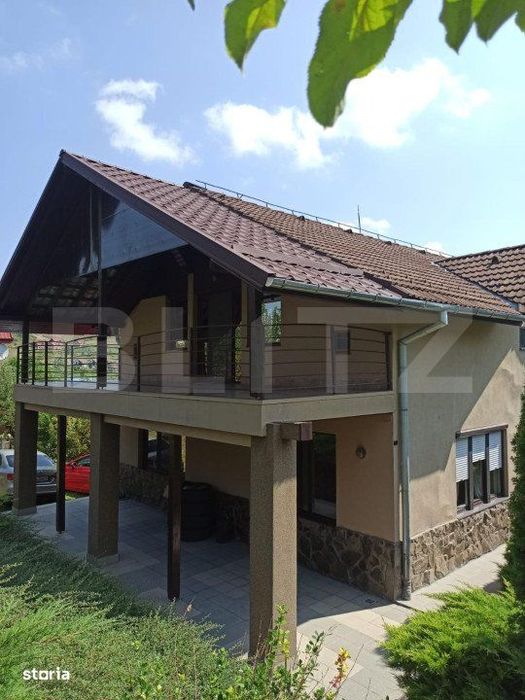 Casa tip vila 8 camere, 350mp, zona Corunca