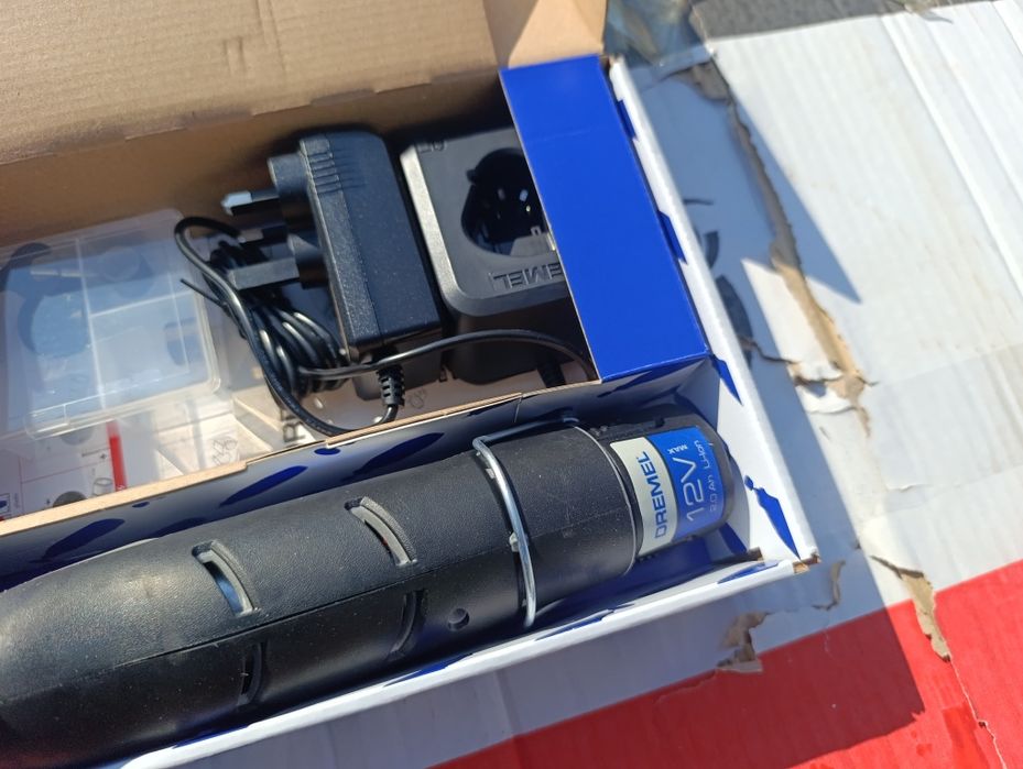 Акумулаторен мултишлайф Дремел 8240 / Dremel 8240