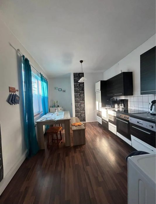 Apartament la casă 3 camere de închiriat