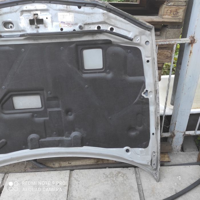 Продам капот на Мазда 626 птичка рестайлинг.