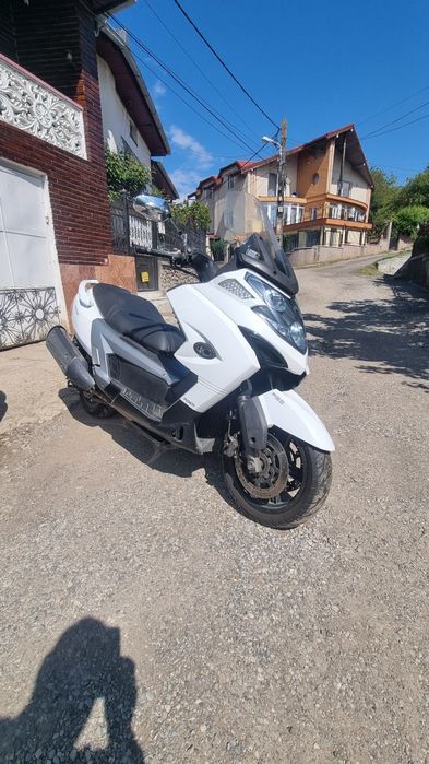 Se vinde maxiscuter Kymco 700 Myroad