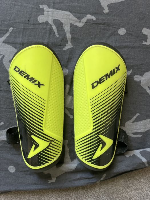 Футбольные щитки