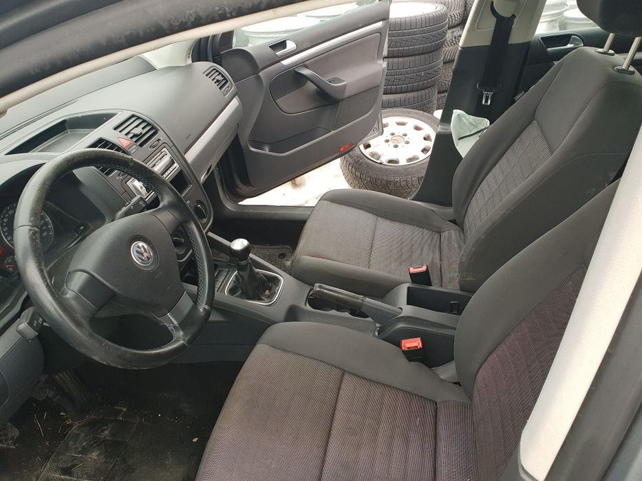 Фолсваген голф 5 1.6 гр. Перник Красно село • OLX.bg